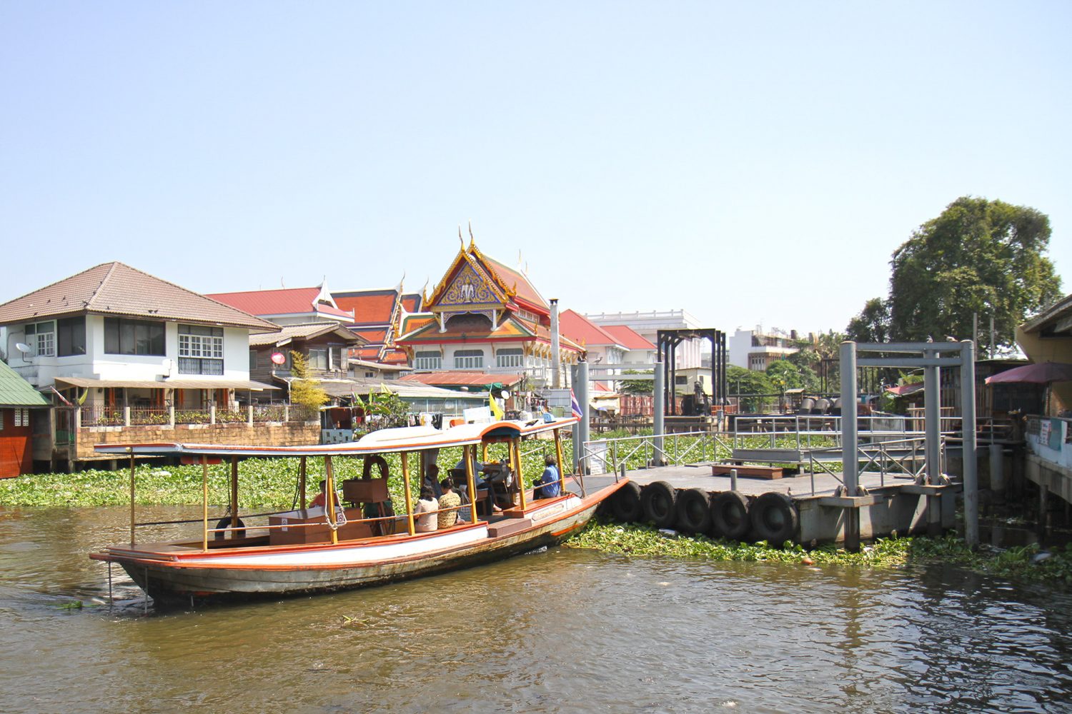 Bateau sur le fleuve à Bangkok