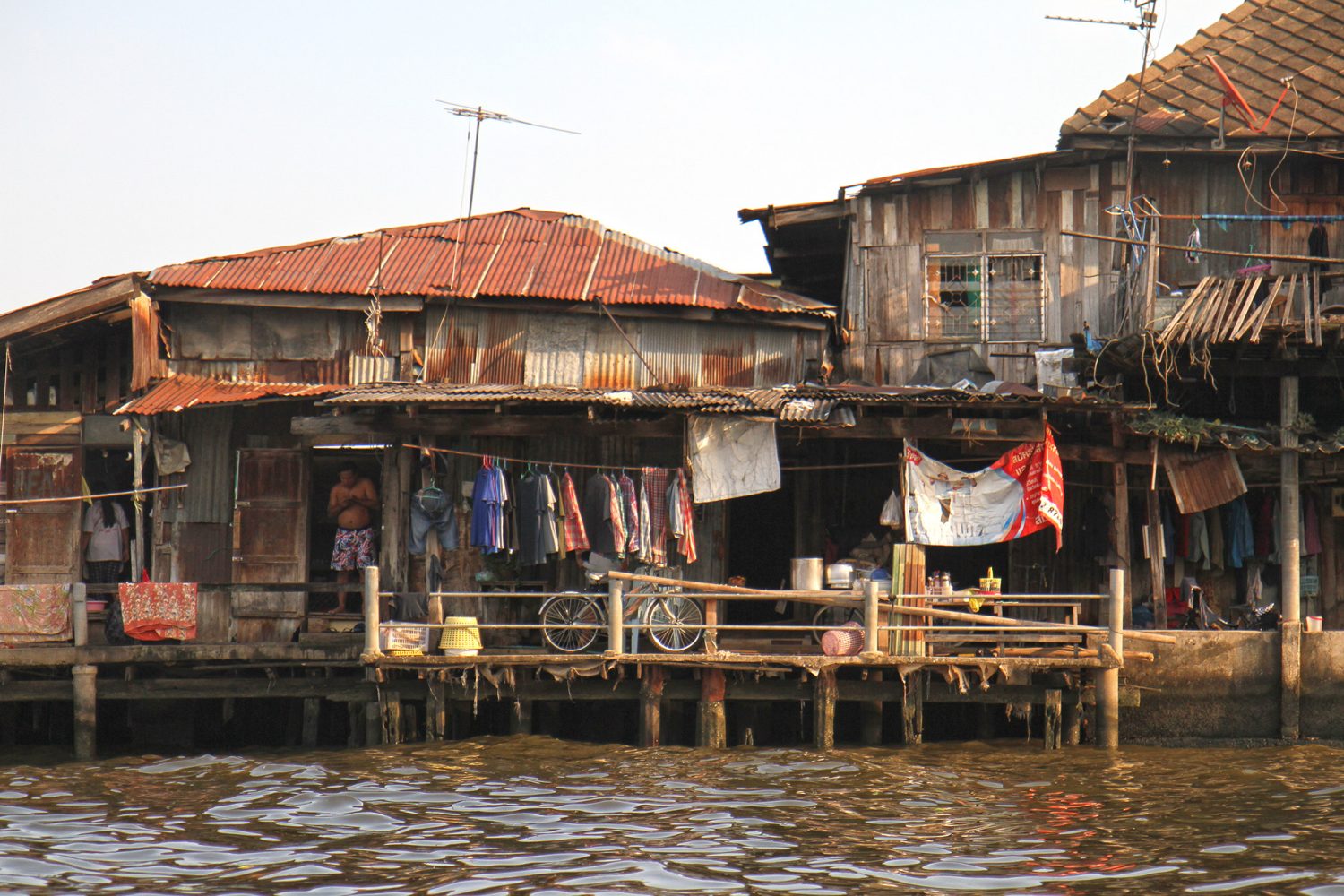 Maisons sur l'eau : les klongs de Bangkok