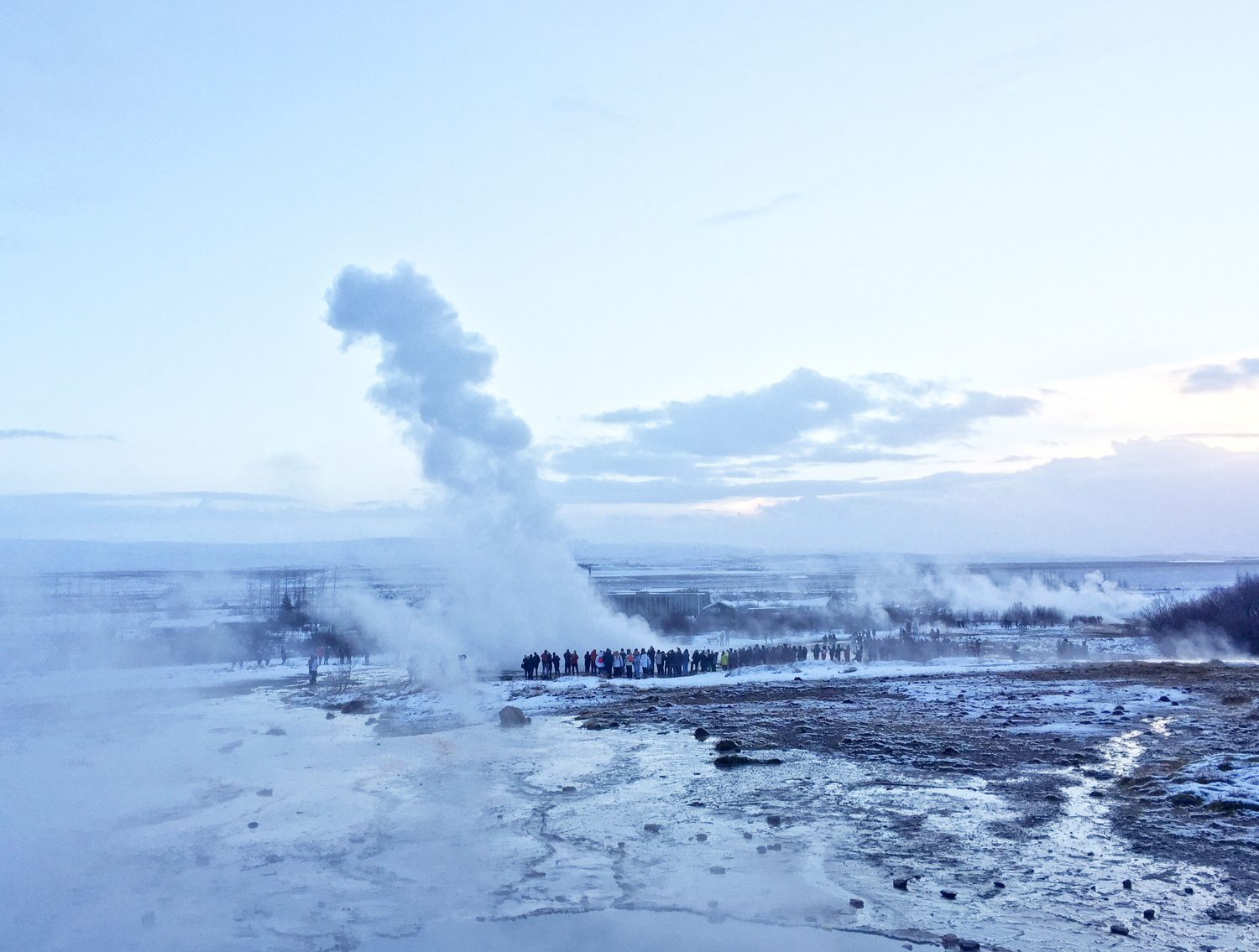 éruption de geyser en islande