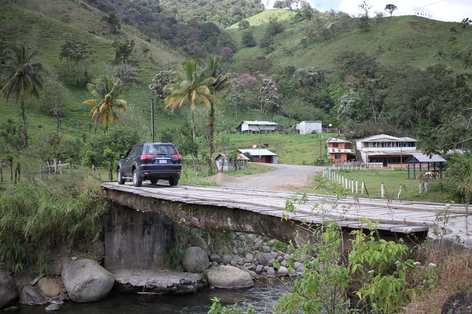 le pont de rio chiquito arenal monteverde