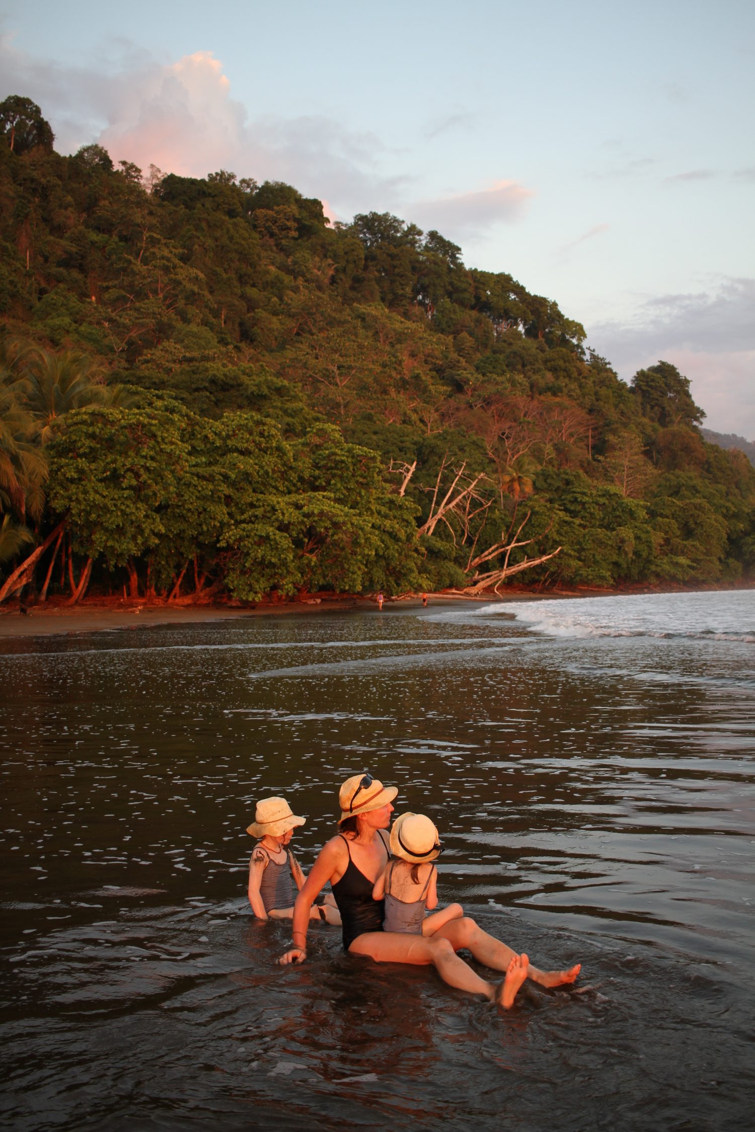 playa dominicalito costa rica