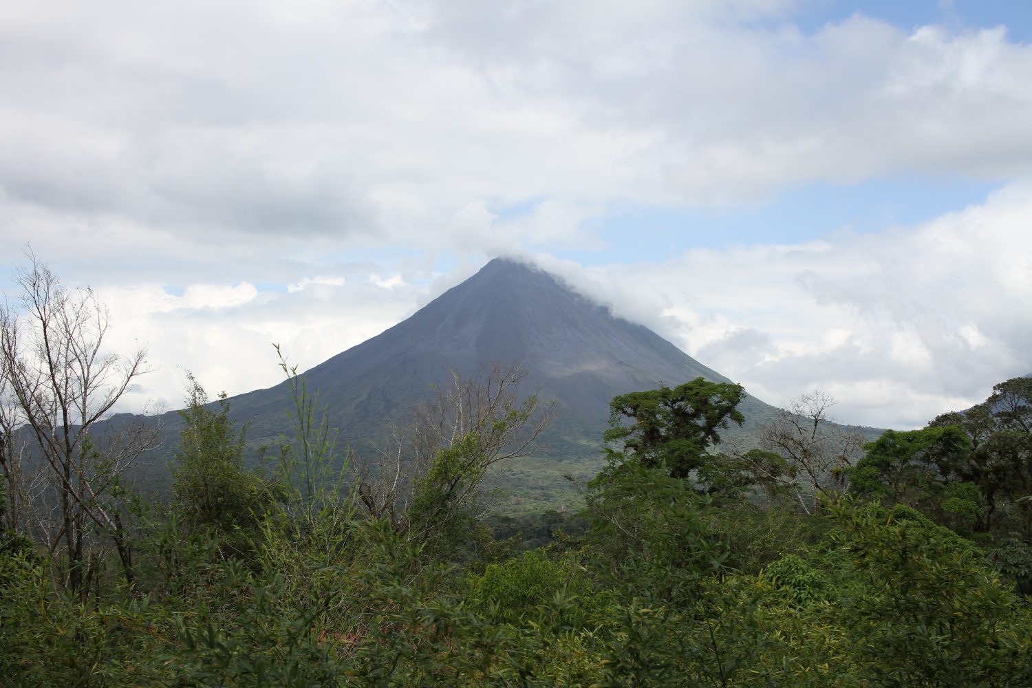 Le volcan arenal au Costa Rica