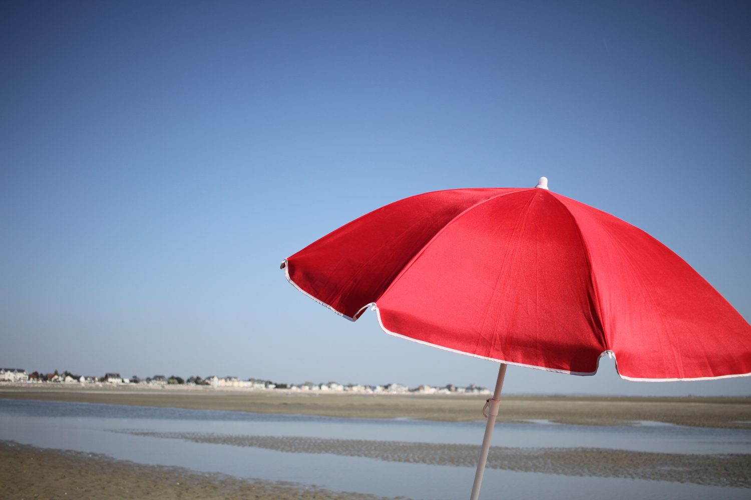 parasol rouge baie de somme