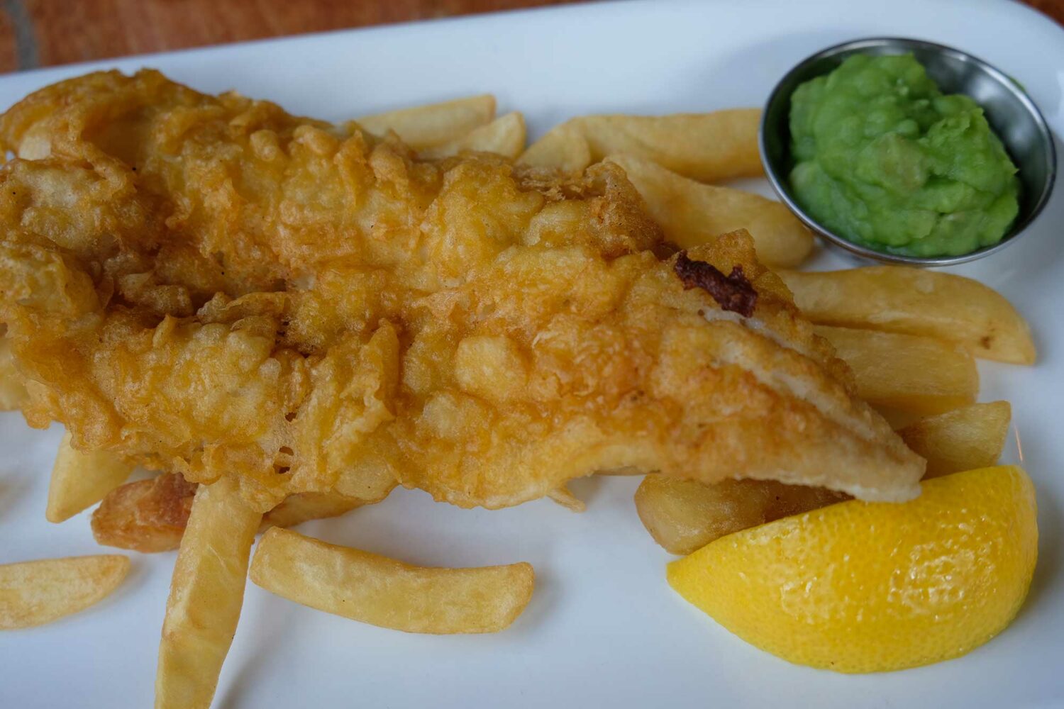 fish and chips traditionnel londres purée de petits pois