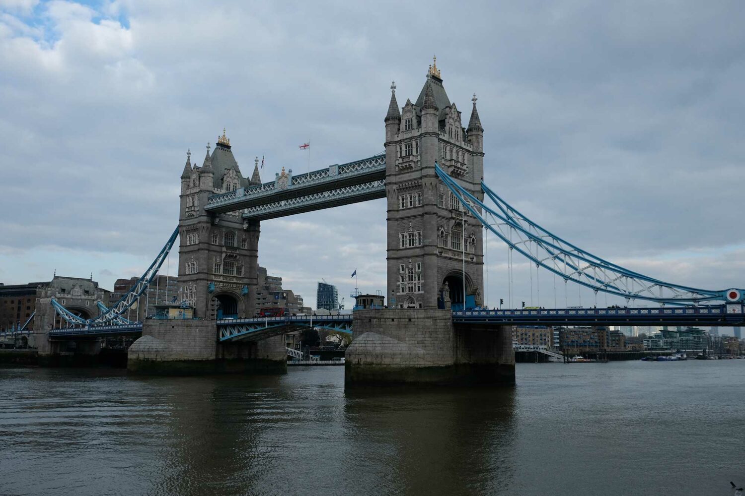 tower bridge londres pont bleu